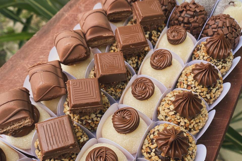 Brigadeiros confeitados