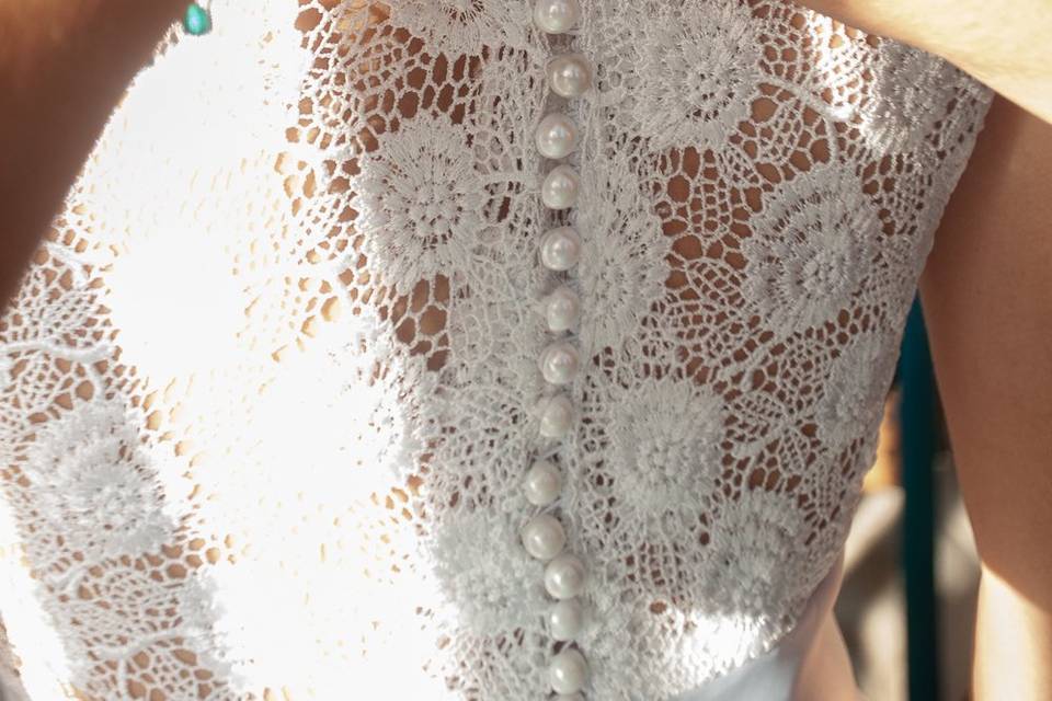 Mãe finalizando os detalhes