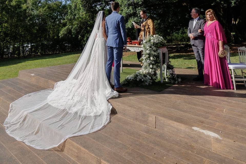 Casamento em frente a Buda