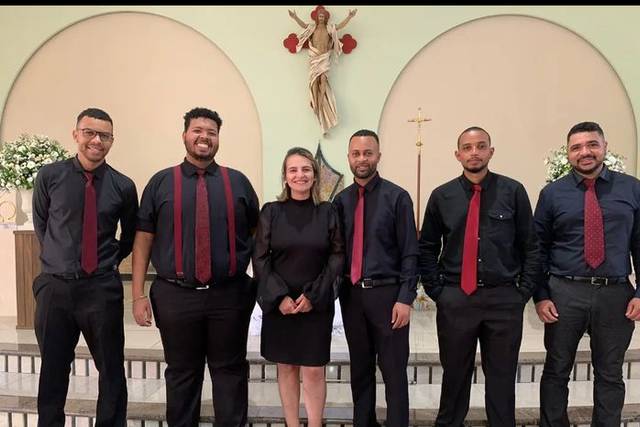 Vozes, violão, baixo, violino