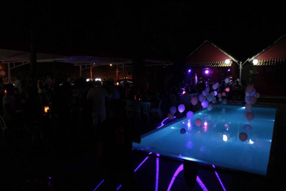 Piscina iluminação noturna