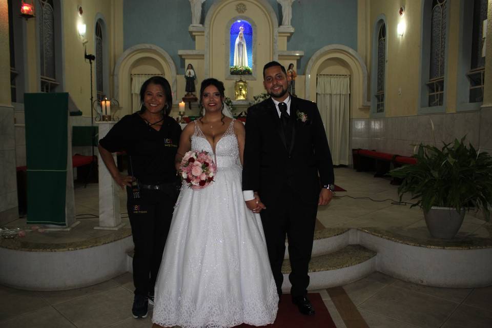 Com os noivos no altar