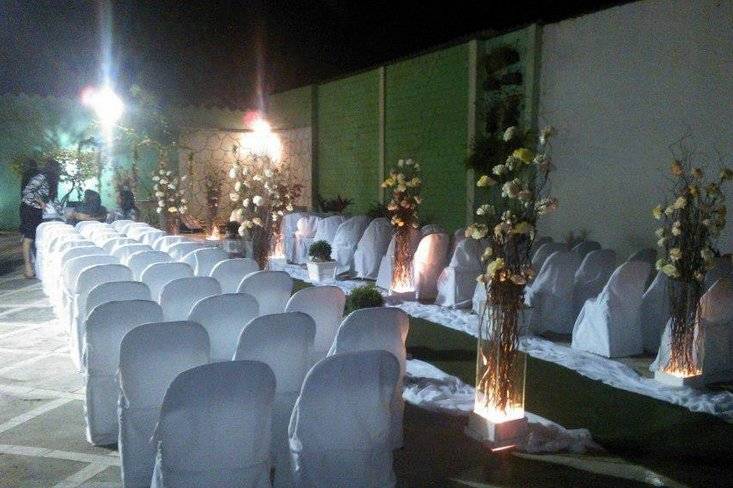 Casamento realizado na área externa