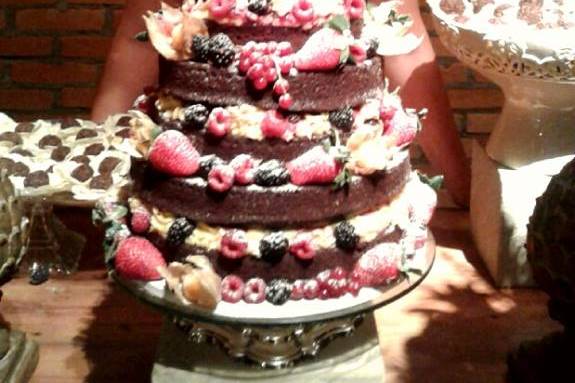 Naked Cake Frutas Vermelhas