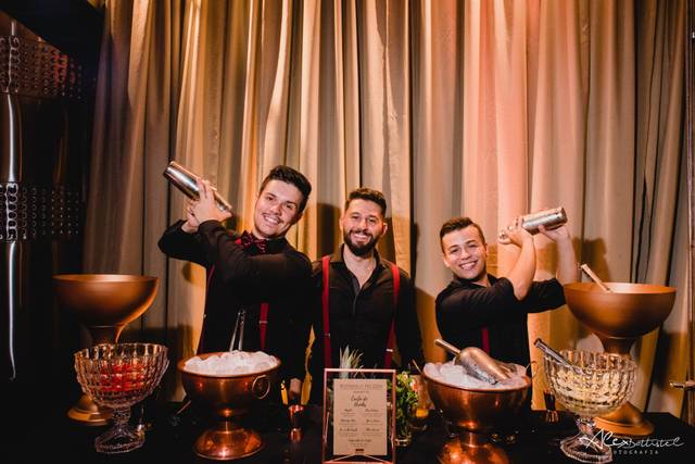 Extreme Show Bar -  Bartenders