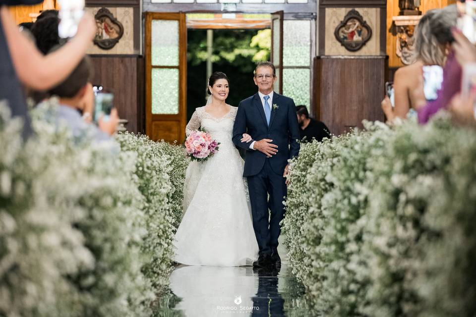 Nave com espelho em igreja