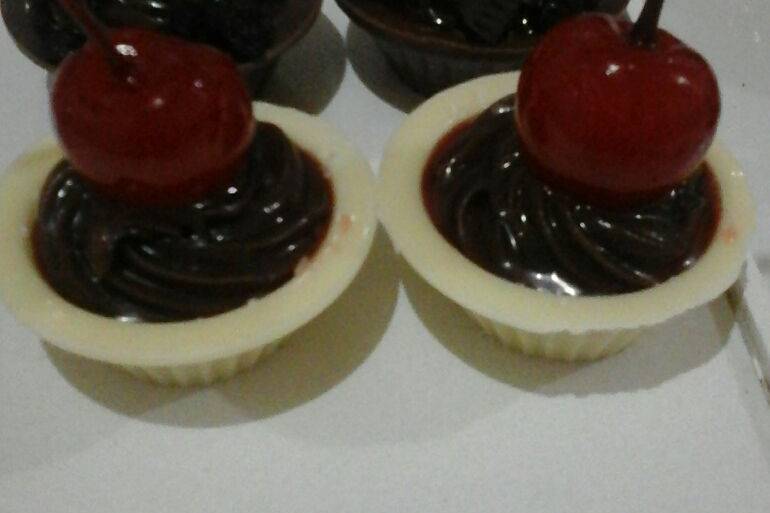 Forma cupcake com cereja
