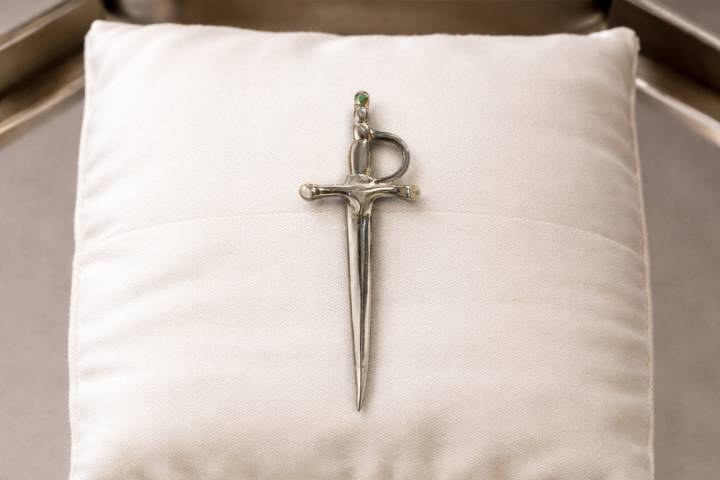 Detalhes broche athame