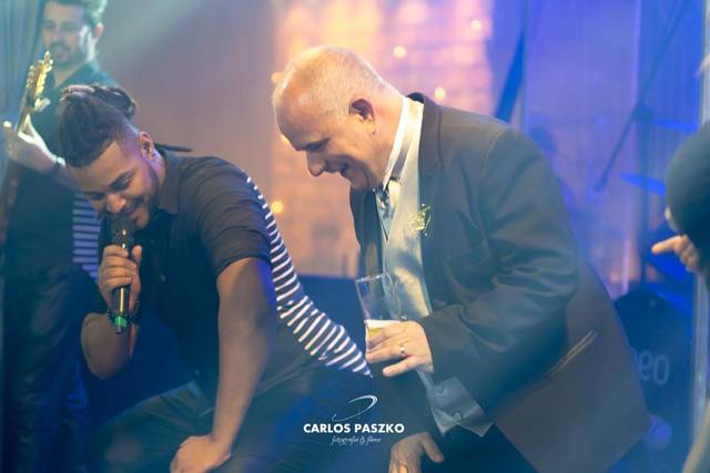 Convidados se divertem