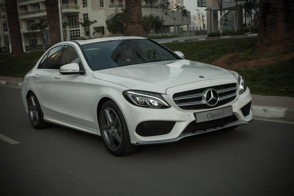 Mercedes-Benz branca