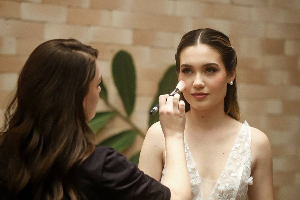 Taís Castellini Makeup