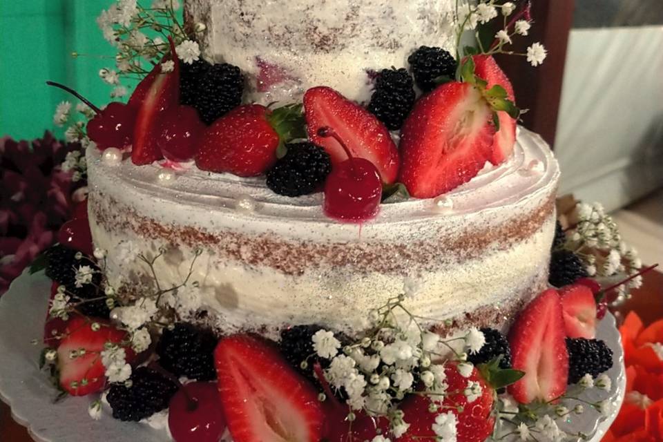 Naked cake frutas vermelhas