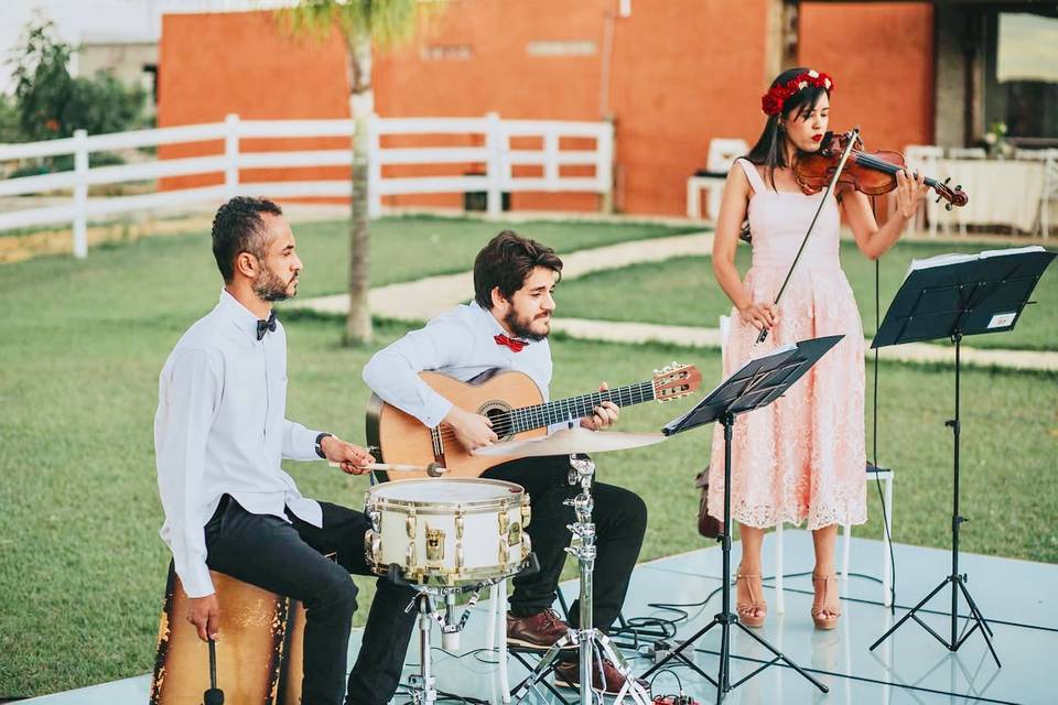 Trio com percussão