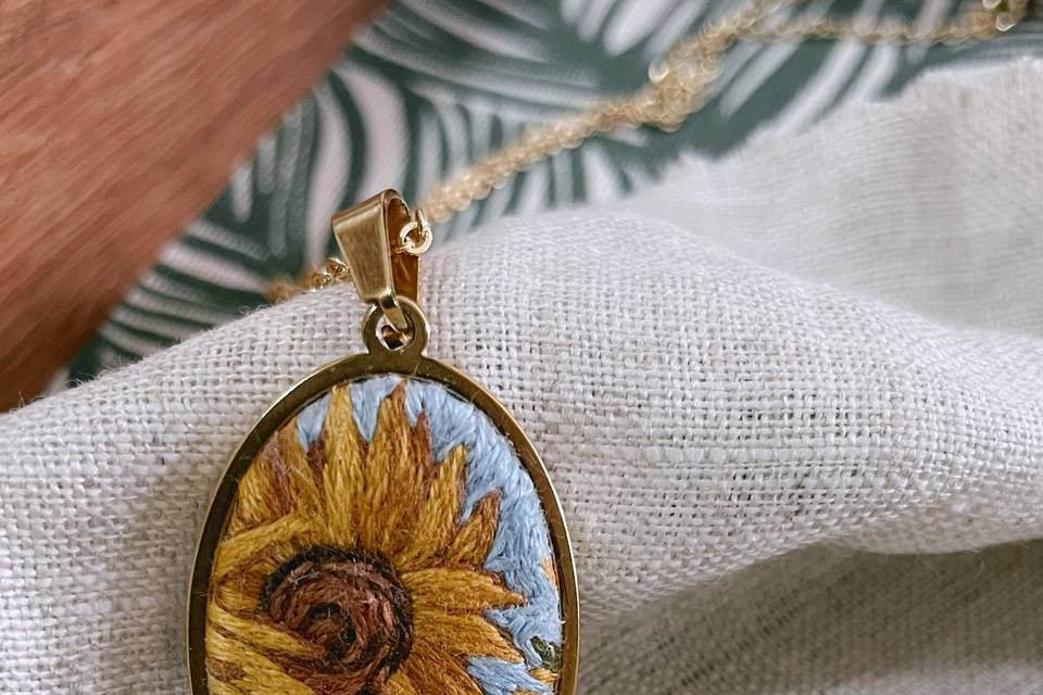 Colar bordado Van Gogh