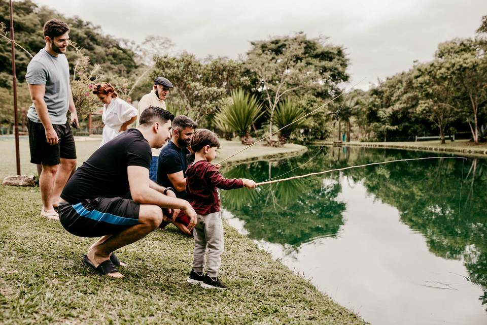 Convidados se divertindo