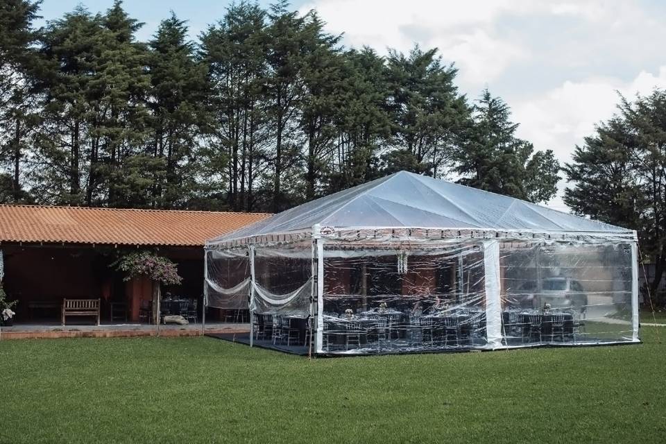 Casamento com tenda.