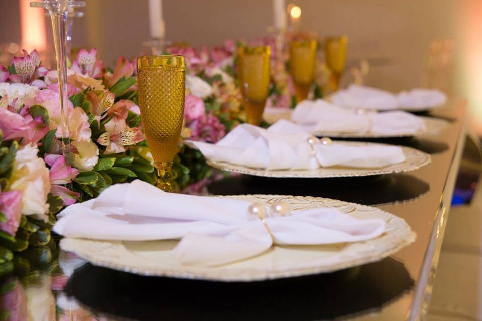 Salão de festas com buffet