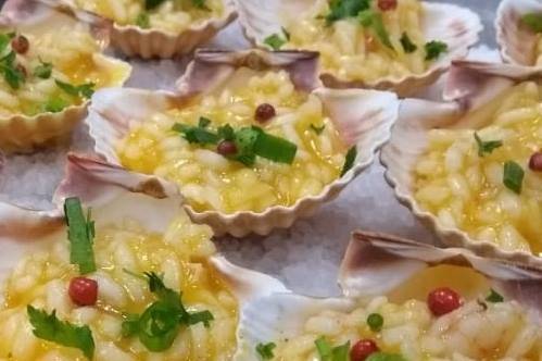 Salão de festas com buffet