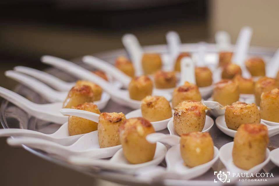 Salão de festas com buffet