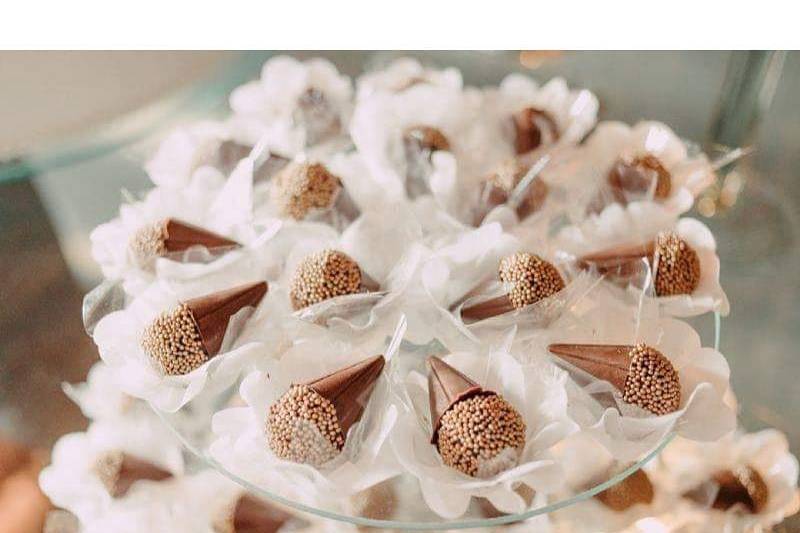 Salão de festas com buffet