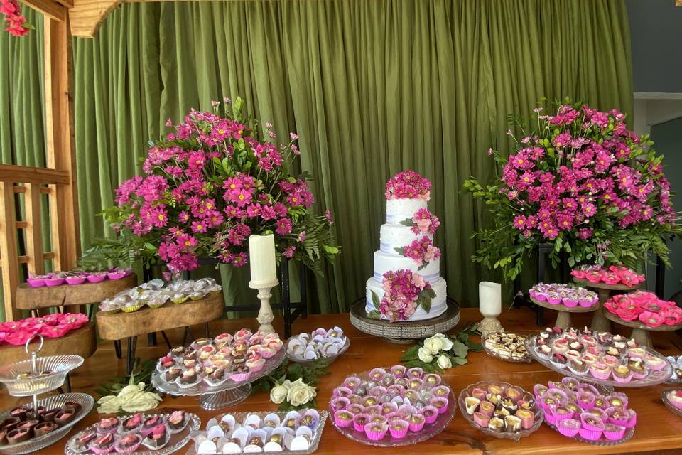Decoração com Flores Fúcsia