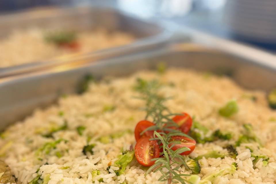 Arroz ao alho e brócolis