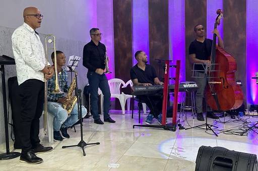 Maestro mika e orquestra