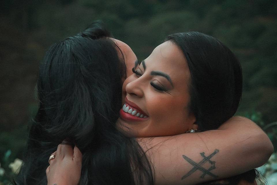 Abraço entre irmãs