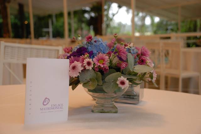 Detalhe da mesa de convidados