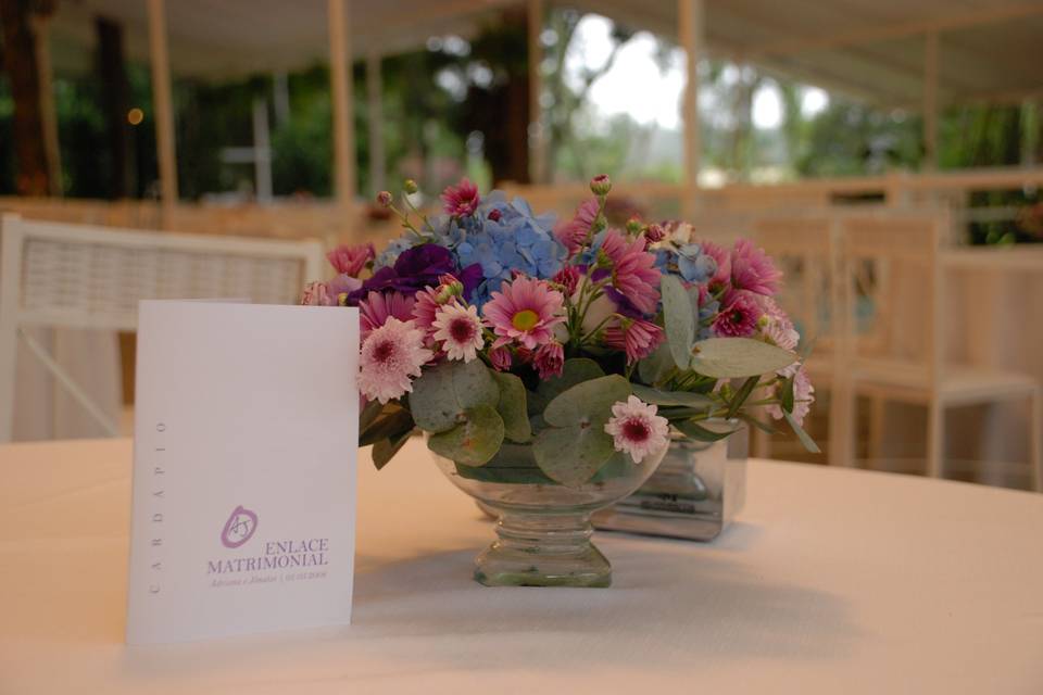 Detalhe da mesa de convidados