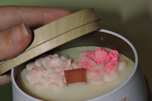 Velas com detalhe das flores