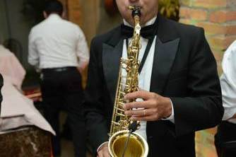 Elvis Amorim Saxofonista