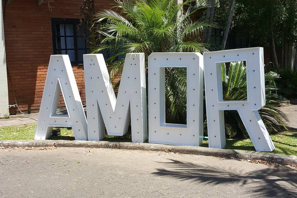 Letreiro Luminoso Amor 1,5x4m