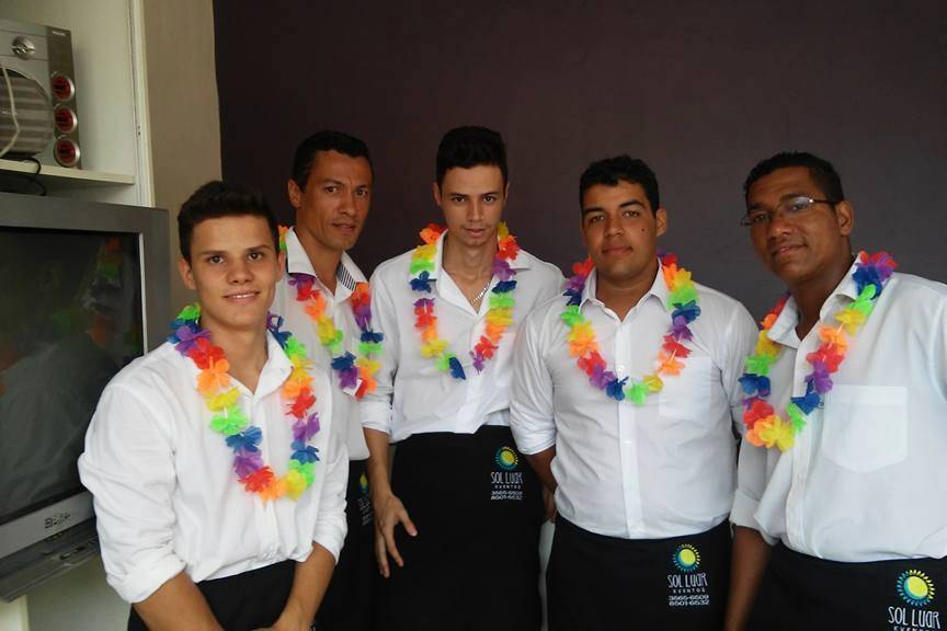 Equipe casamento havaiano