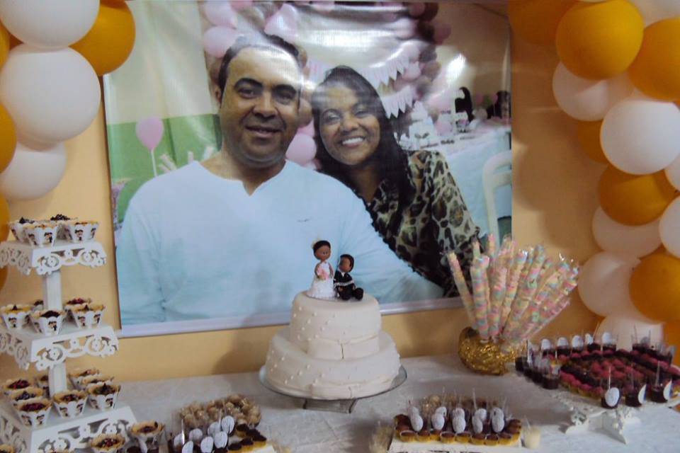 Mesa de doces e bolo