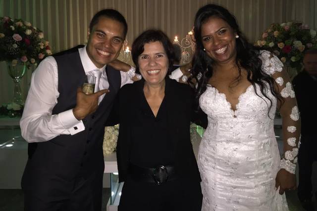 Cerimonialista e noivos