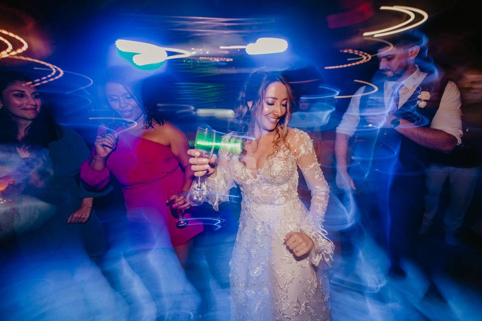 Noiva  dançando
