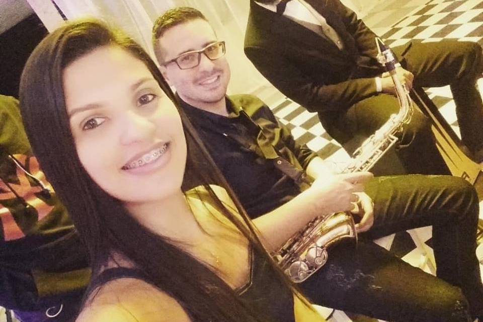 Trio: teclado, sax e voz