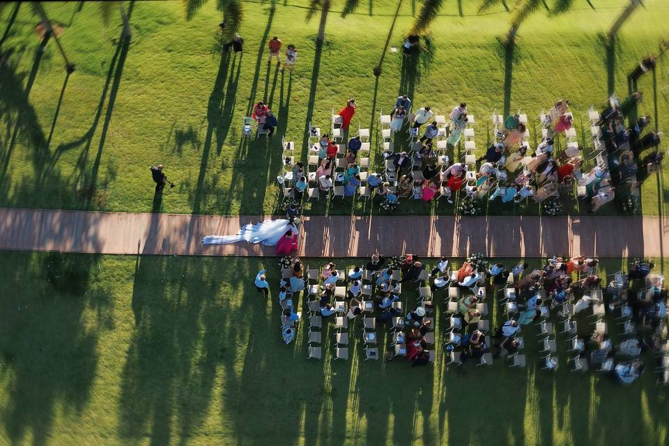 Entrada da noiva com drone