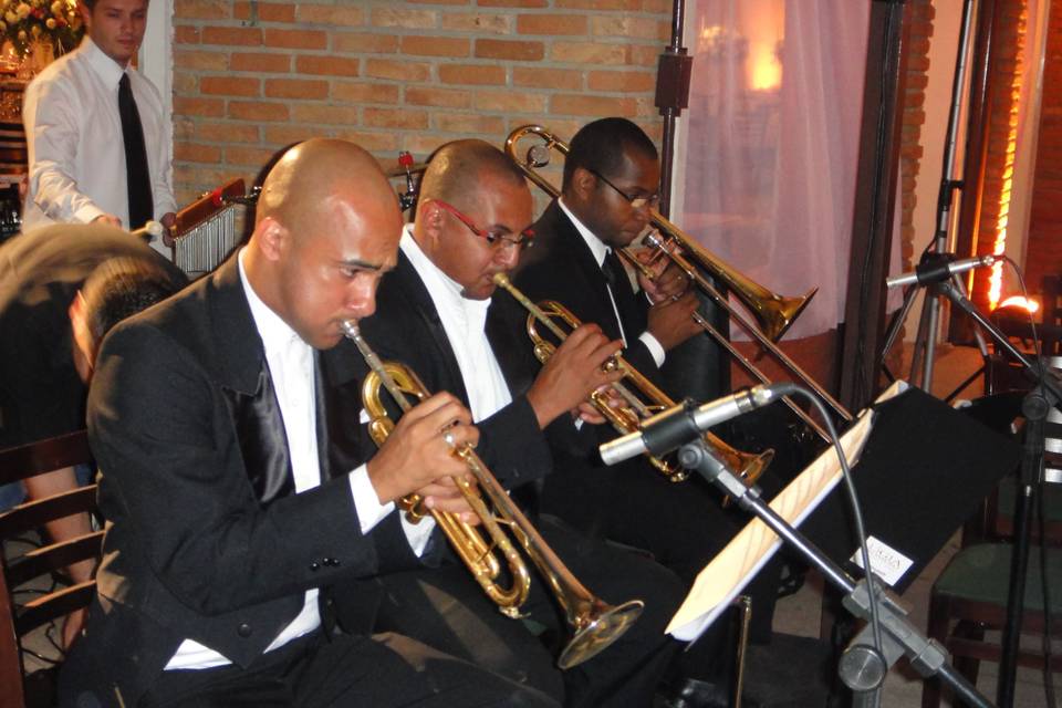 Trio de Cordas e Banda