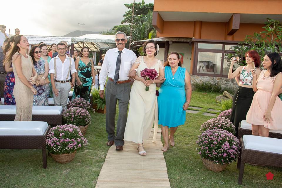 Amanda indo para o altar