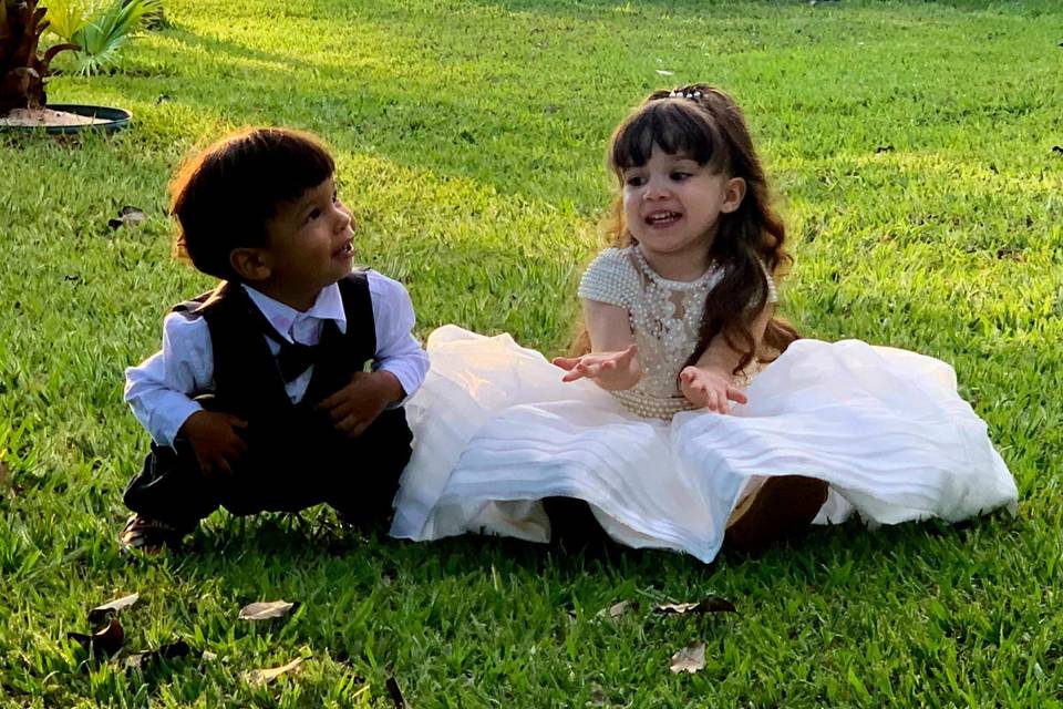 Dama de honra no jardim