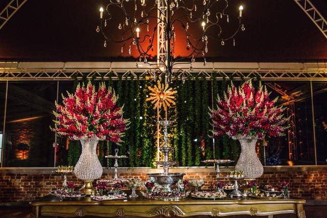 Anforas de Cristal e bandejas.