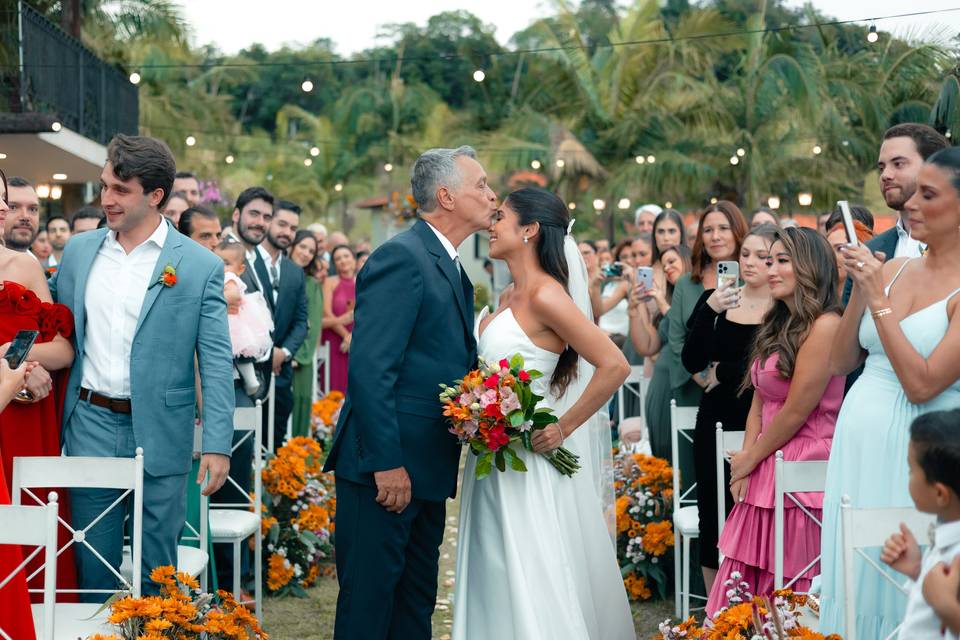Julie e Rodrigo no pergolado