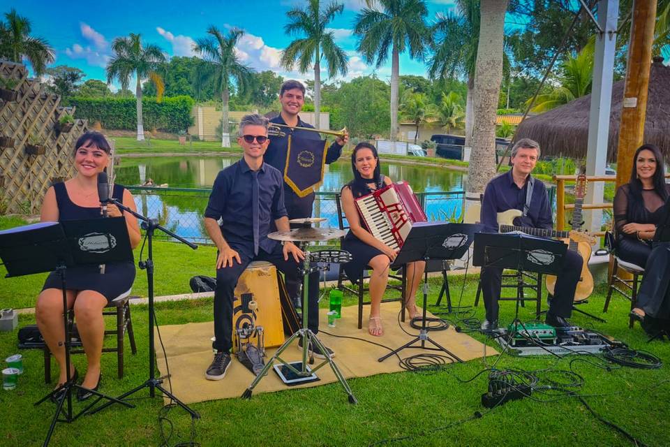 Formação com guitarra e clarim