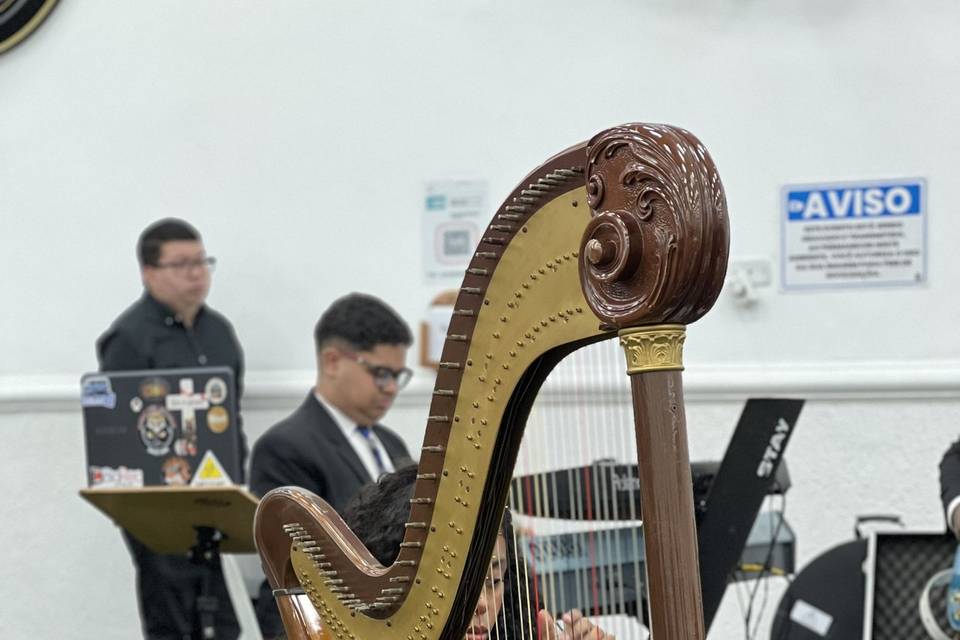 Harpista Débora Jordão