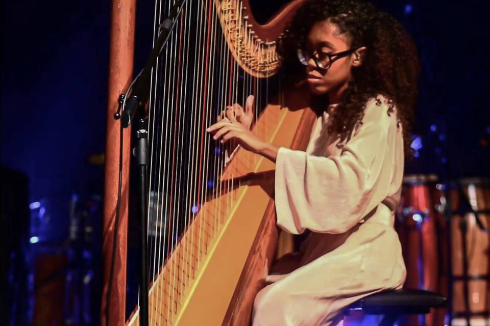 Harpista Débora Jordão