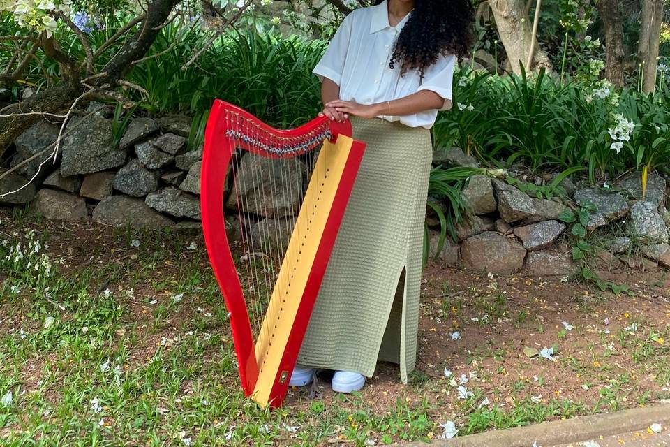 Harpista Débora Jordão