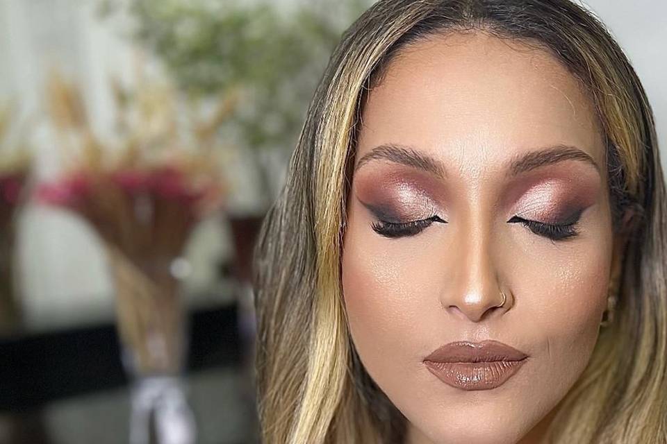 Cut crease