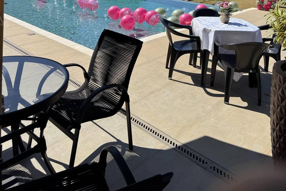 Festa na área da piscina